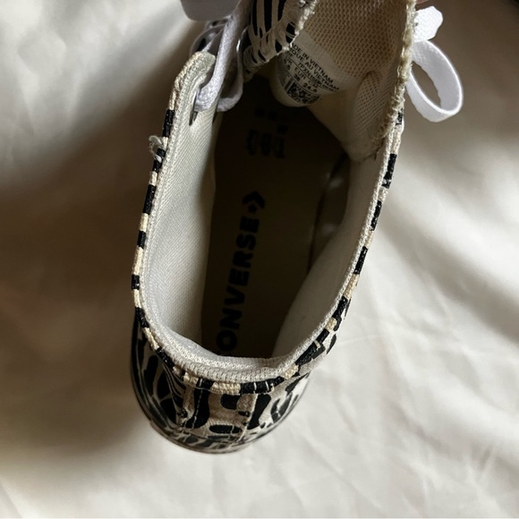 Converse Black and White High-Top Sneakers with Urban Art Design - Picture 5 of 9